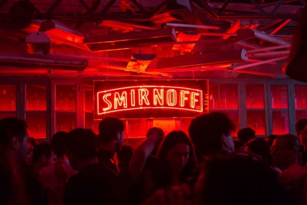 Smirnoff “Smirnoff Residence: Warehouse”, un lugar para mostrar al mundo tu  lado más oculto | Digital Link